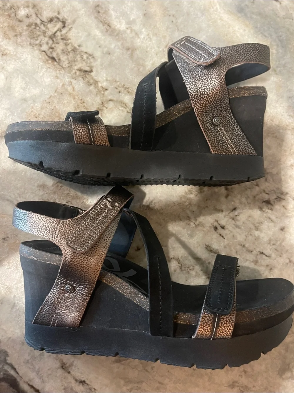 OTBT Wavy Platform Sandal Metallic and Black size 9.5